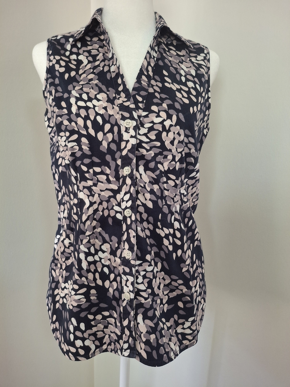 Womens Sleeveless Button Up Blouse XS
